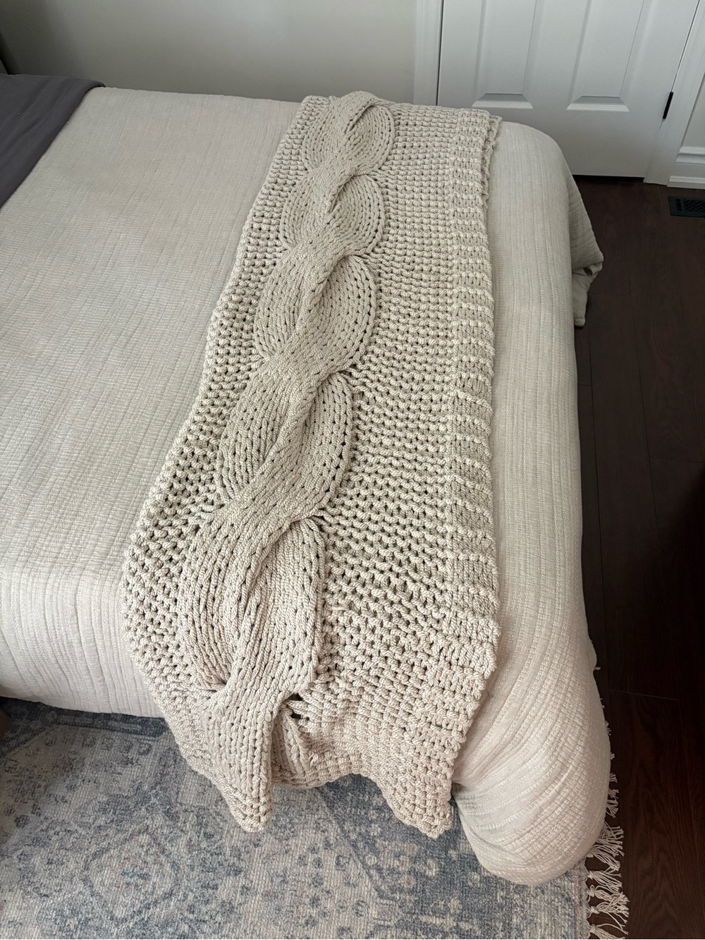 Chunky Cable Knit Throw Blanket in Cream